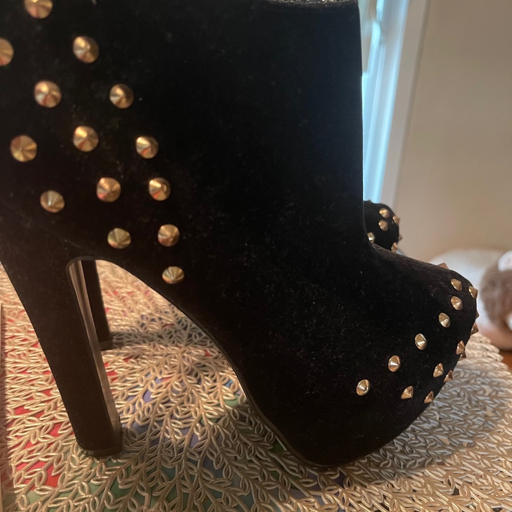 Shoes - Picture 7 of 7
